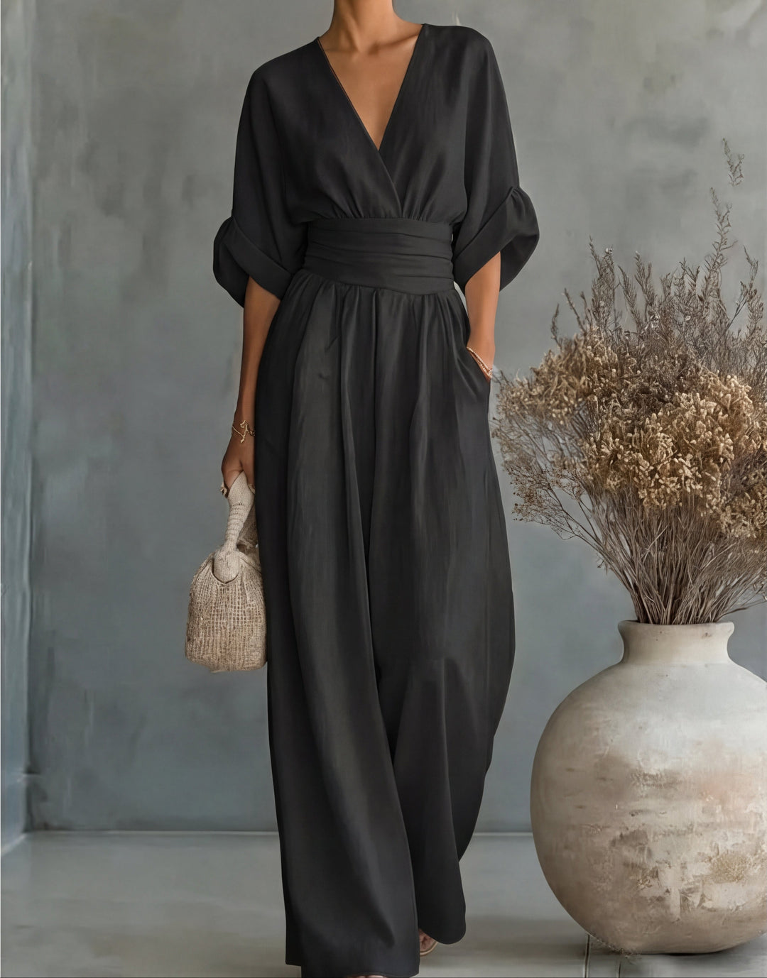 Daniela – Elegant V-Neck Wide-Leg Jumpsuit